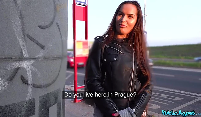 Развел на секс русскую красотку на автобусной остановке в Праге